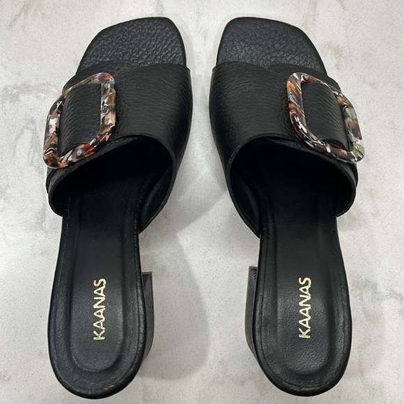 KAANAS Comino Buckle Heeled Slide Sandals Black Pebbled Leather - Picture 6 of 16